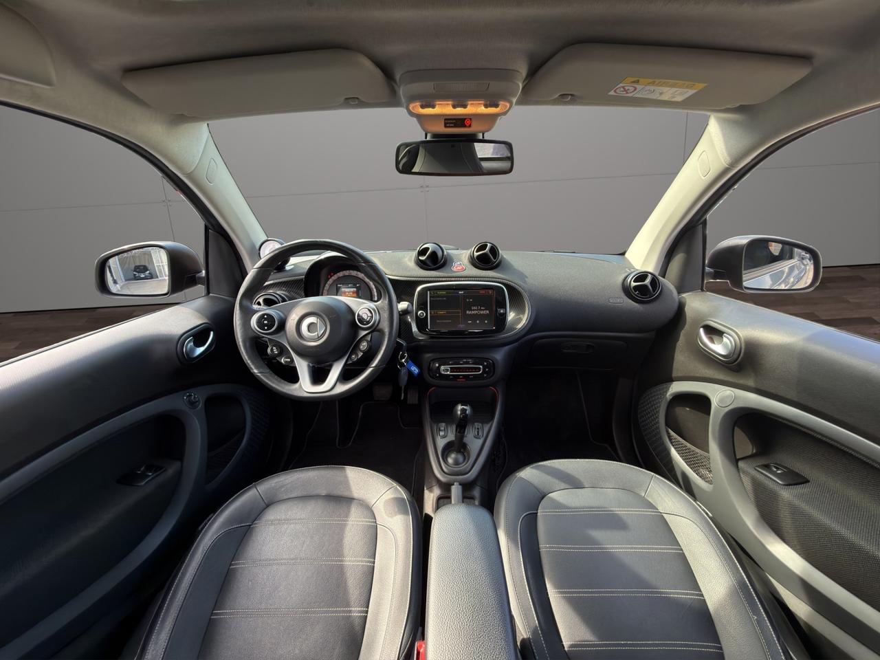 smart forTwo EQ Racing Grey 22kW - Vettura italiana - Promo Finanziamento