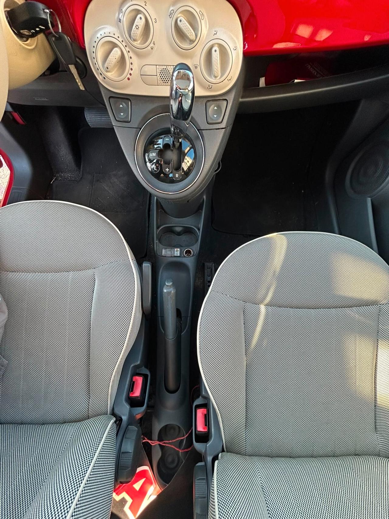 Fiat 500 1.2 Lounge CAMBIO AUTOMATICO ANNO 2010