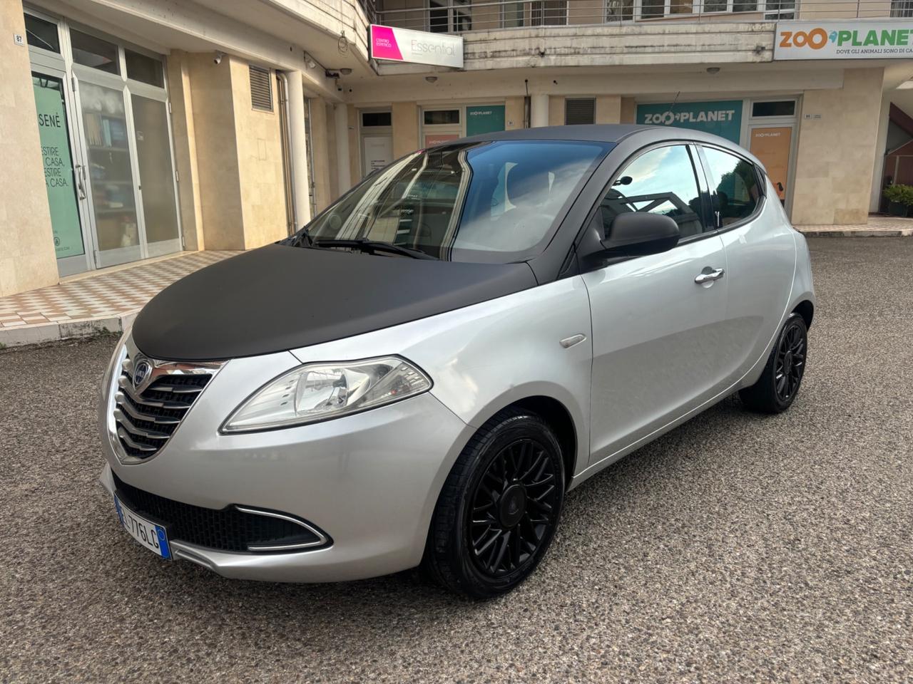 Lancia Ypsilon 1.2 69 CV 5 porte S&S Silver