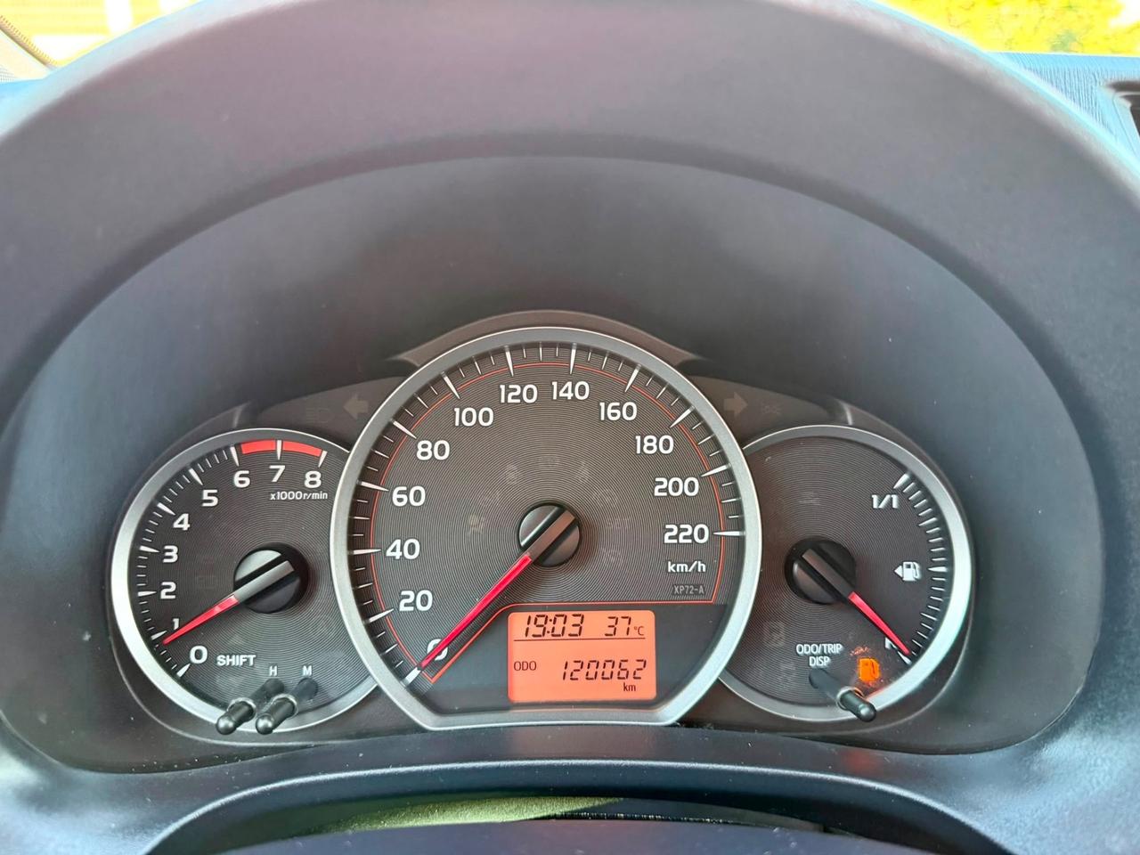 Toyota Yaris 1.0benz 2012 120.000km per neopatentati