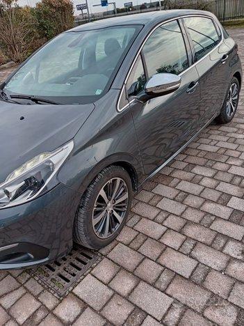 Peugeot 208 1 2puretech 82cv