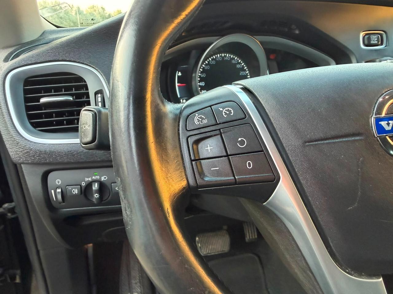 VOLVO V40 1.6 DIESEL CAMBIO AUTOMATICO