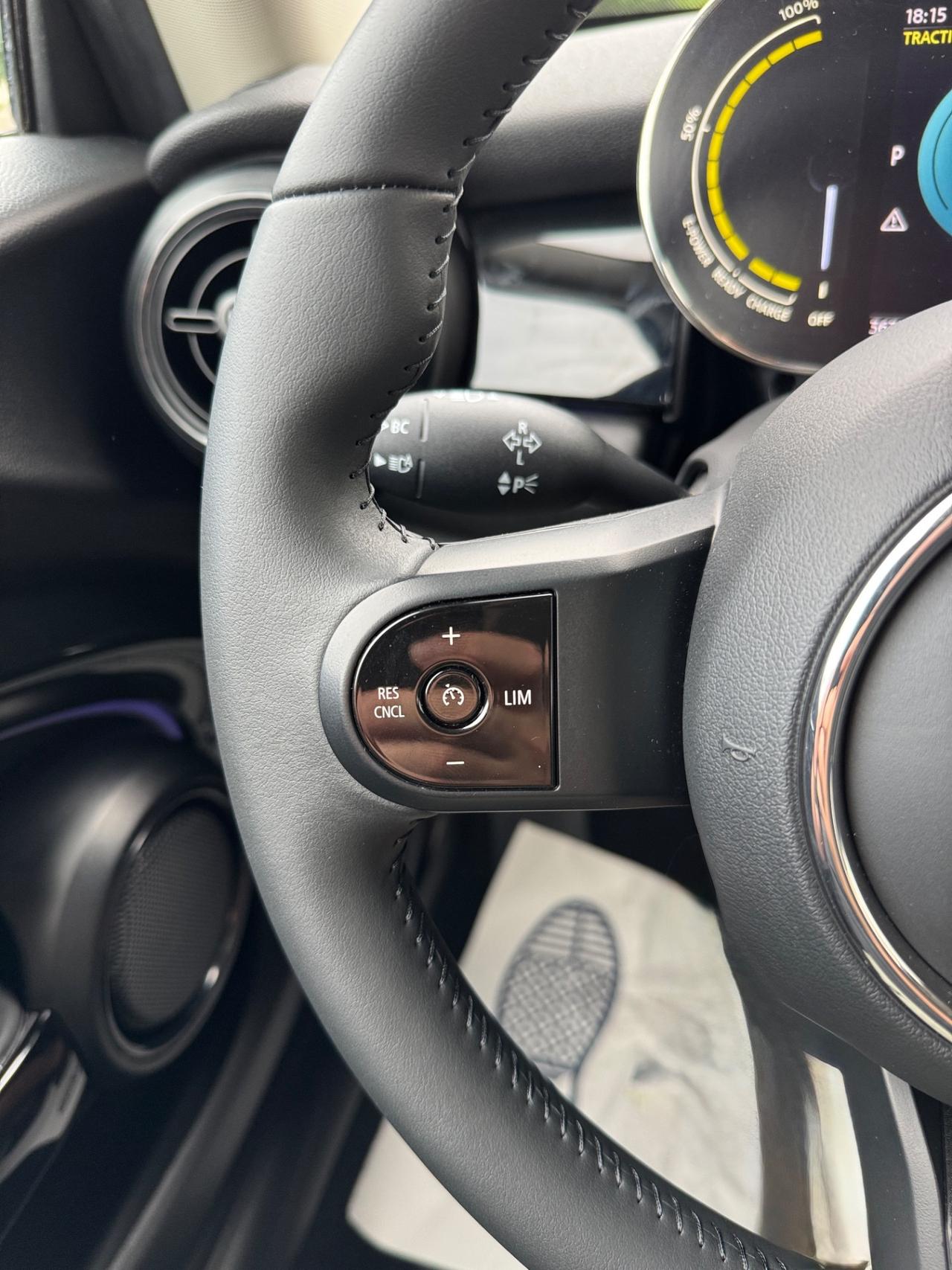 Mini Full Electric Cooper SE Camden Edition