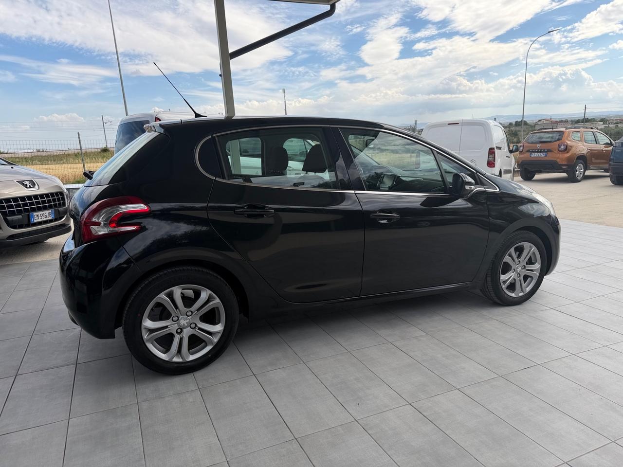 Peugeot 208 1.4 HDi 68 CV 5 porte Allure