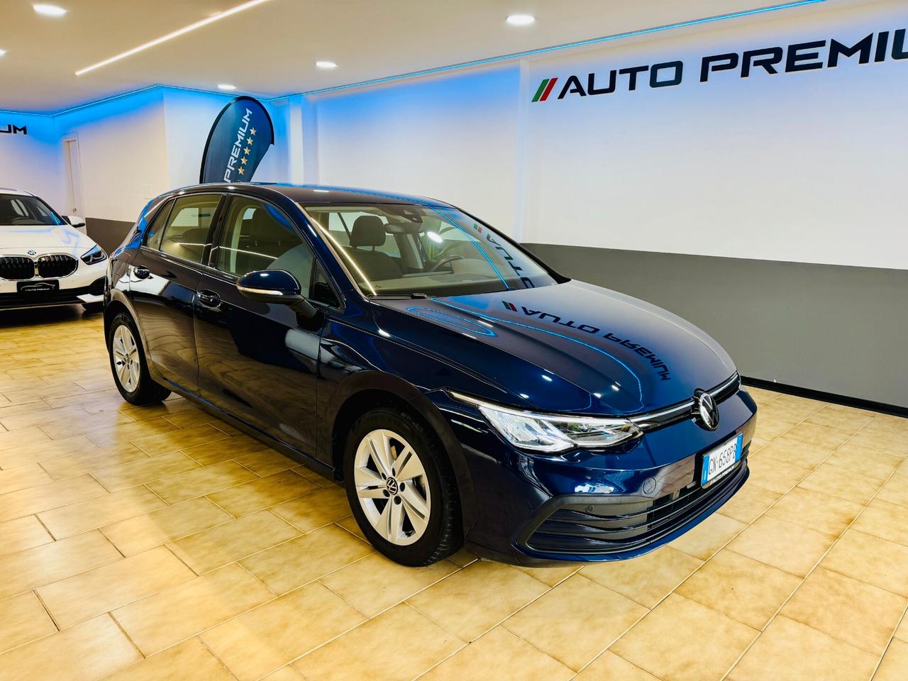 Volkswagen Golf VIII 1.0 eTSI EVO DSG Virtual - Automatica