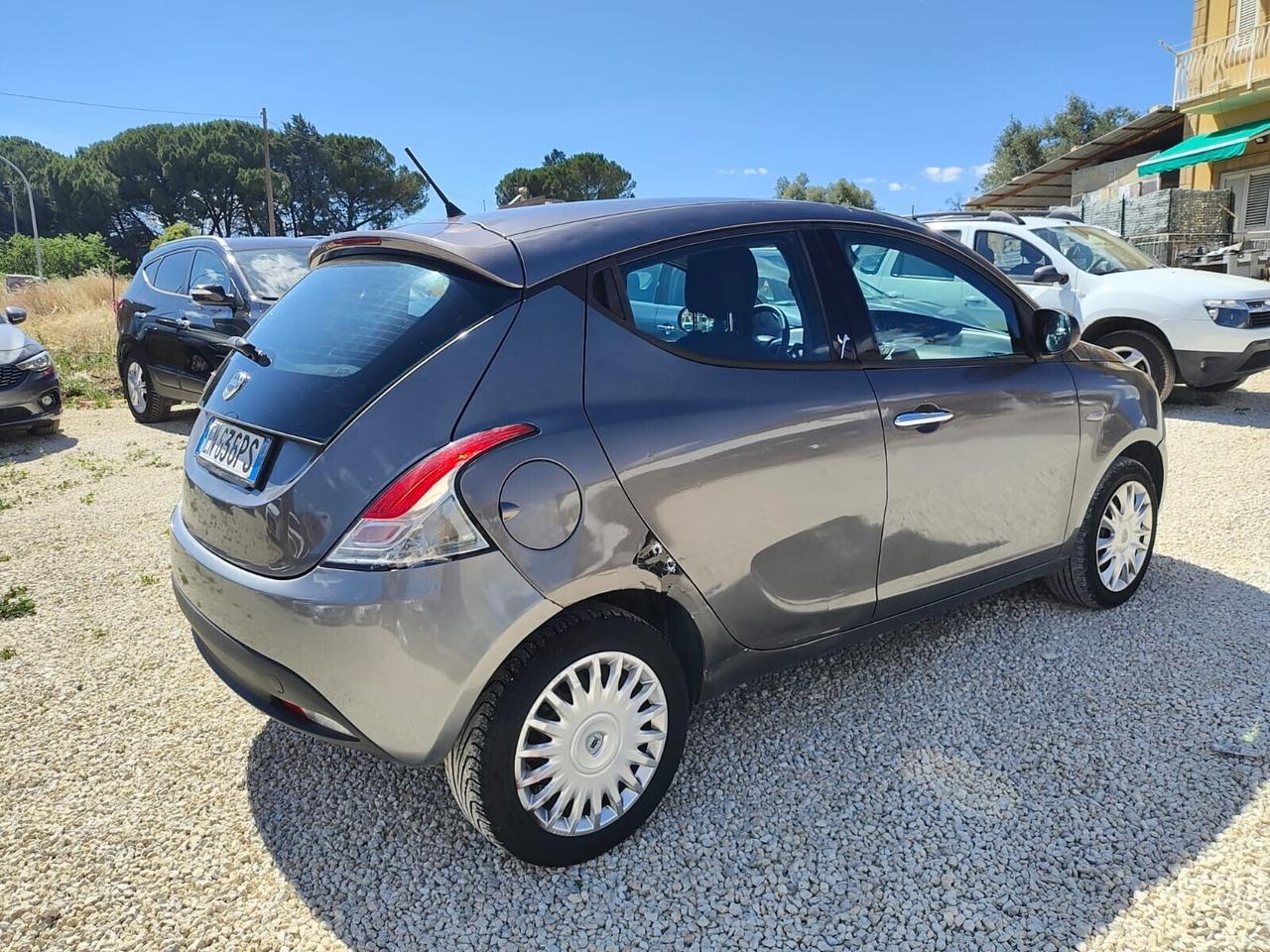 Lancia Ypsilon 1.2 69 CV 5 porte S&S Gold