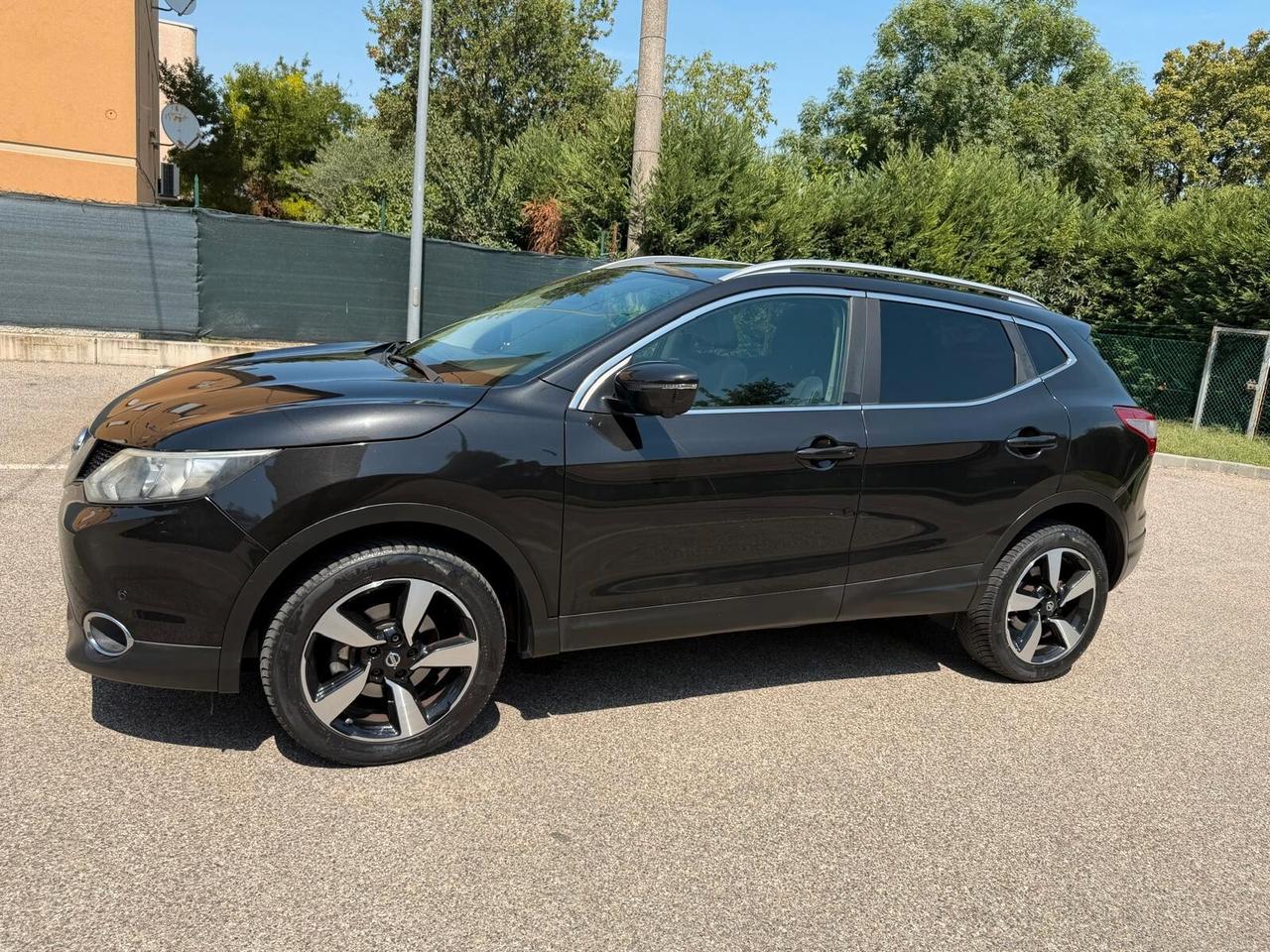Nissan Qashqai 1.5 dci - TETTO - NAV. - 12 MESI DI GARANZIA -