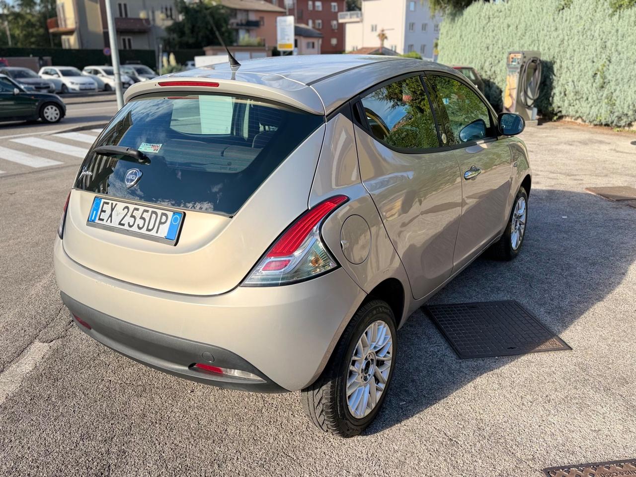 Lancia Ypsilon 900 neopatentati pronto uso garanzia