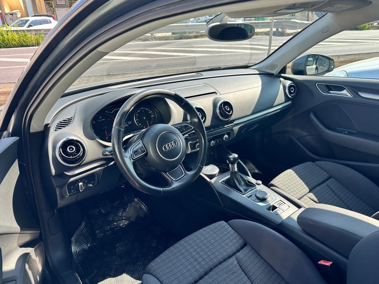 Audi A3 1.6 TDI 105 CV 3 porte cerchi 18 neopatentati