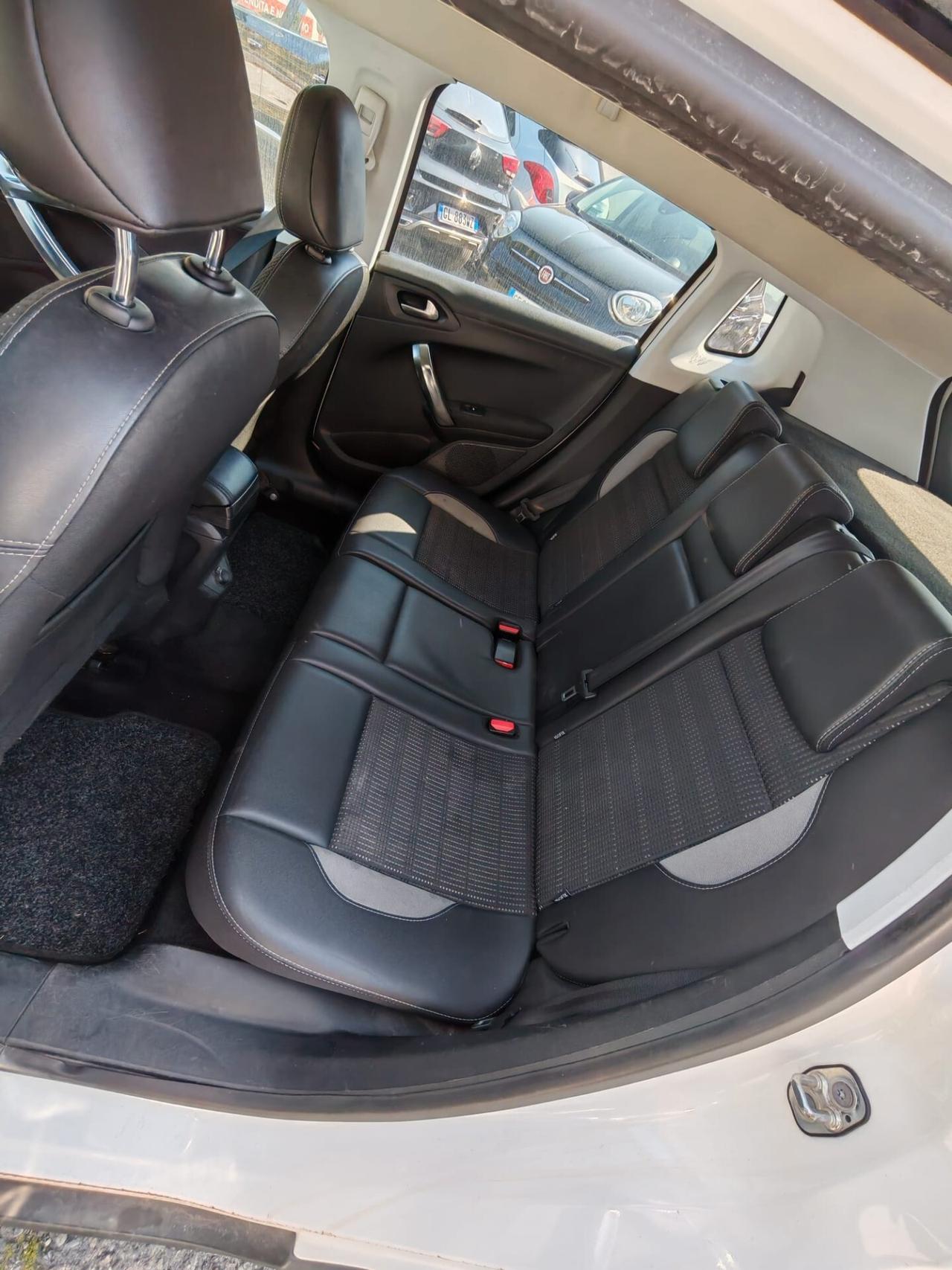 Peugeot 2008 BlueHDi 100 Allure