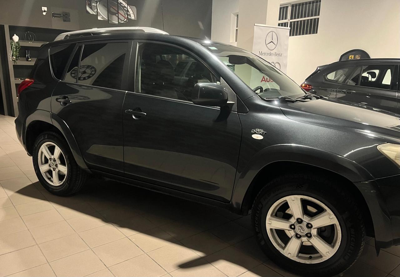 Toyota RAV4 2.2 D-4D 177 CV - *Autocarro*