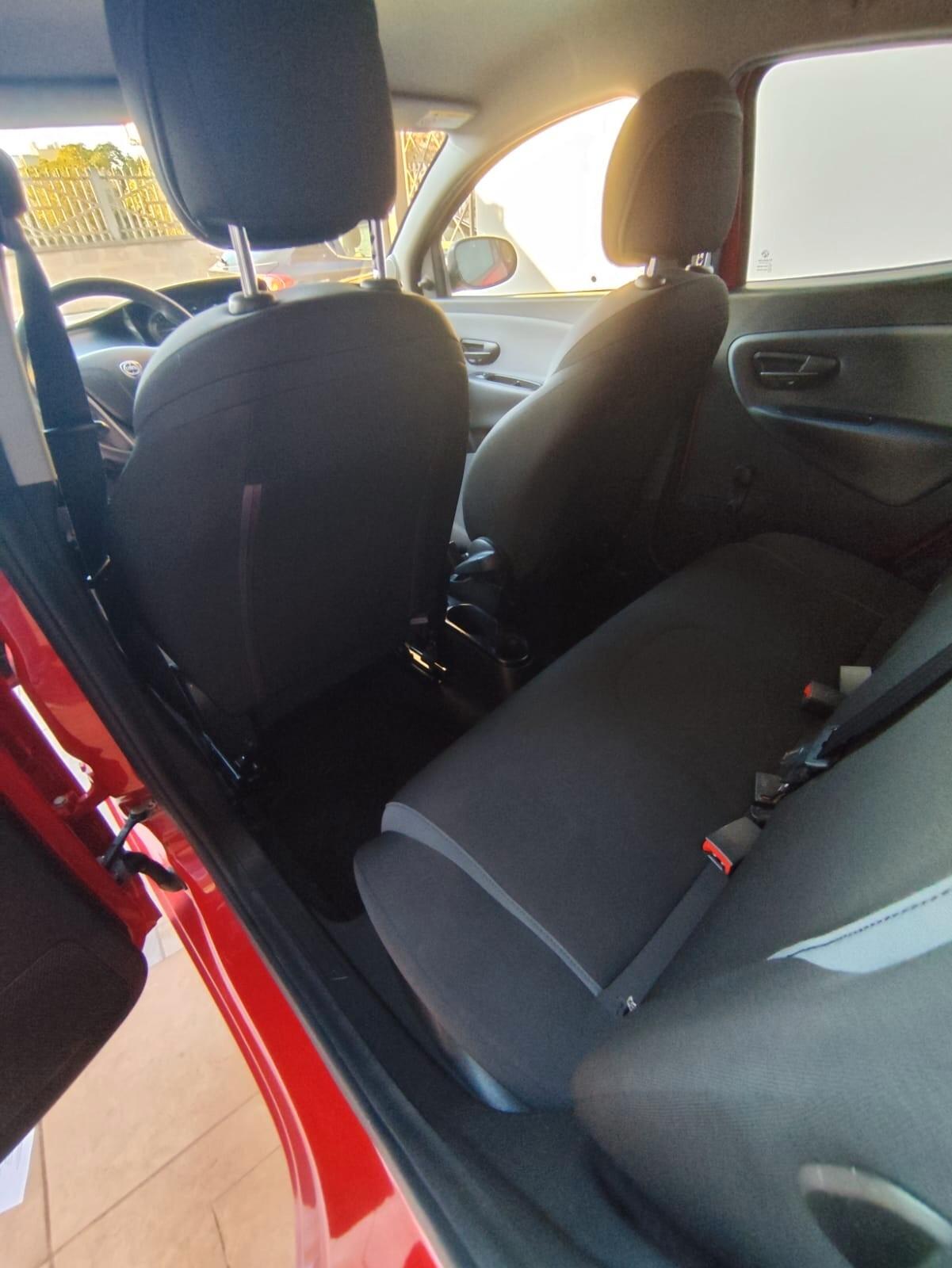 Lancia Ypsilon 1.2 69 CV 5 porte Silver