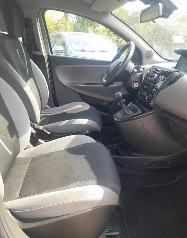 LANCIA Ypsilon Metano Ecochic Silver