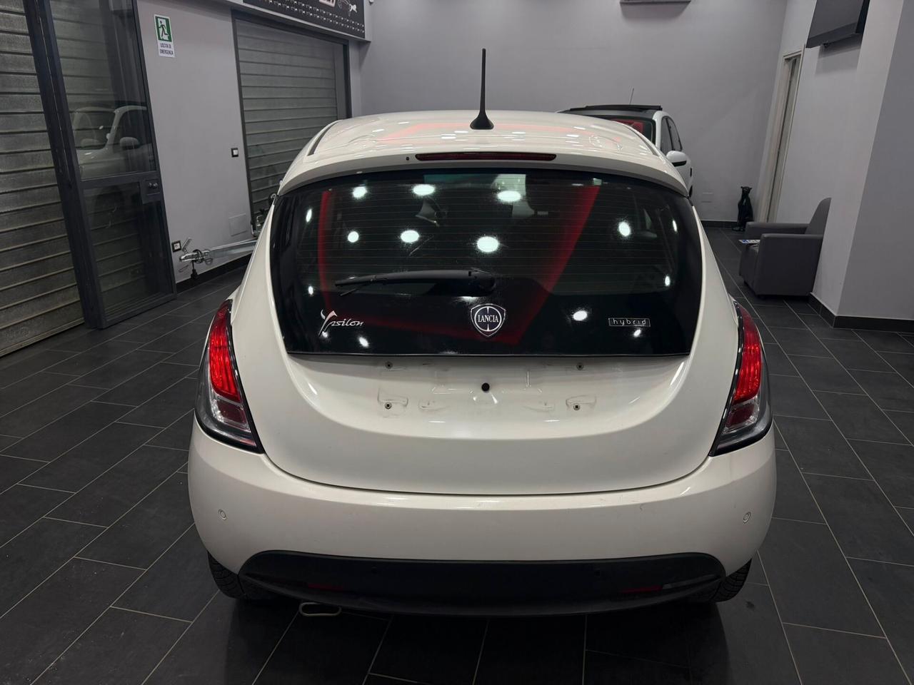 Lancia Ypsilon 1.0 FireFly 5 porte S&S Hybrid Ecochic Gold