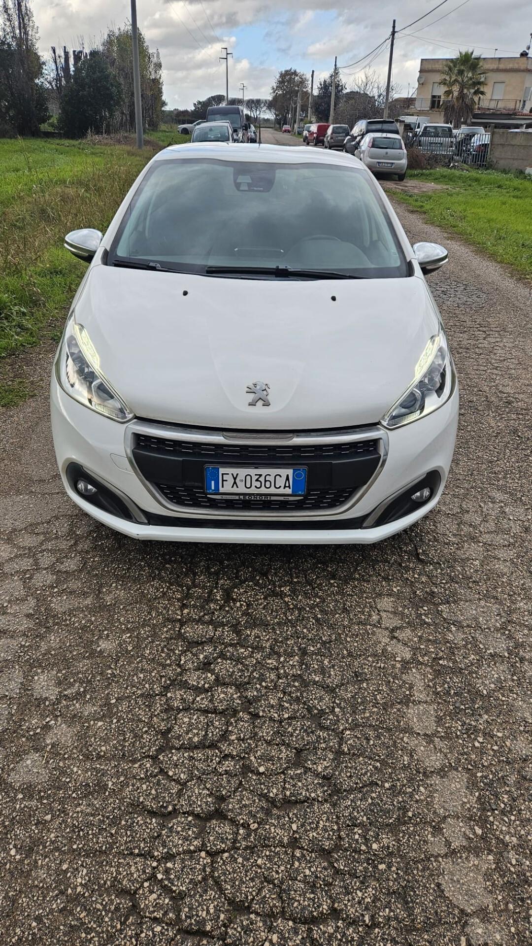 Peugeot 208 PureTech 82 Stop&Start 5 porte Signature