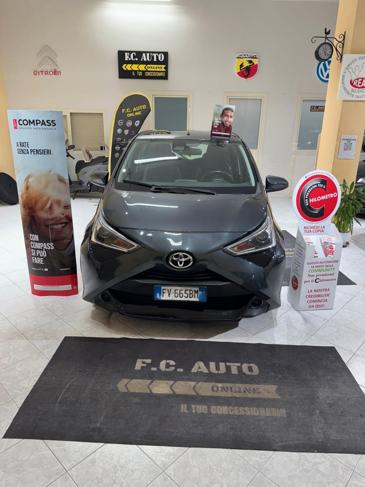 Toyota Aygo 1.0 VVT-i 72 CV 5 porte x-cite (motore con 80.000km con fattura)