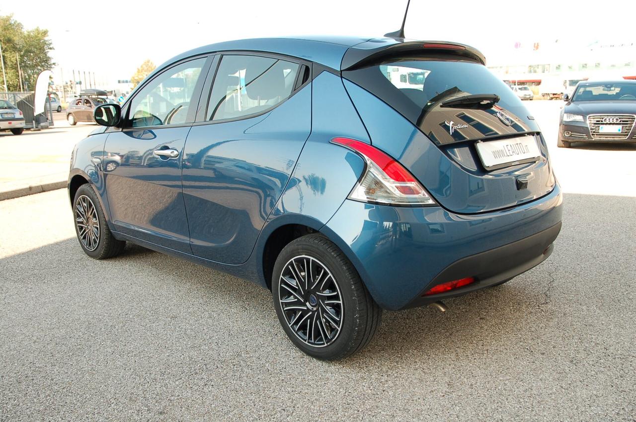 Lancia Ypsilon 1.0 FireFly 5 porte S&S Hybrid Gold Plus