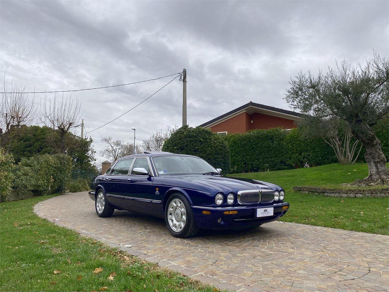 JAGUAR XJ Daimler 4.0 Super Charged LWB "Super V8"