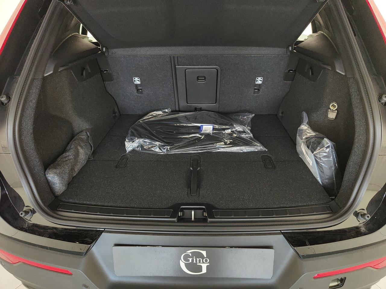 VOLVO XC40 2.0 b3 Plus Dark auto