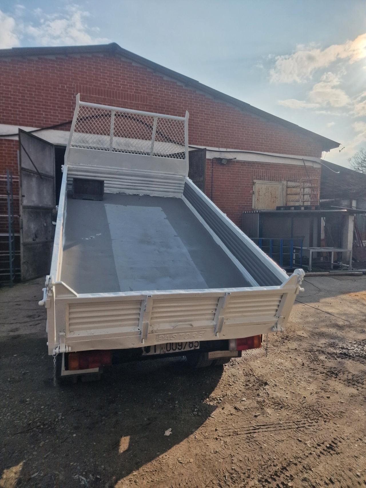 Nissan trade 3.0 td ribaltabile trilaterale