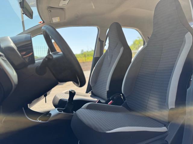 TOYOTA Aygo 1.0 VVT-i 72 CV 5 porte x-business NESSUN VINCOLO