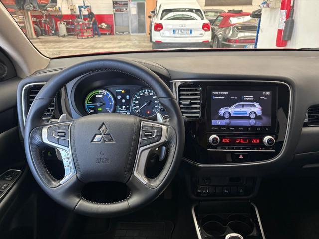 MITSUBISHI Outlander 2.4 MIVEC 4WD PHEV Instyle