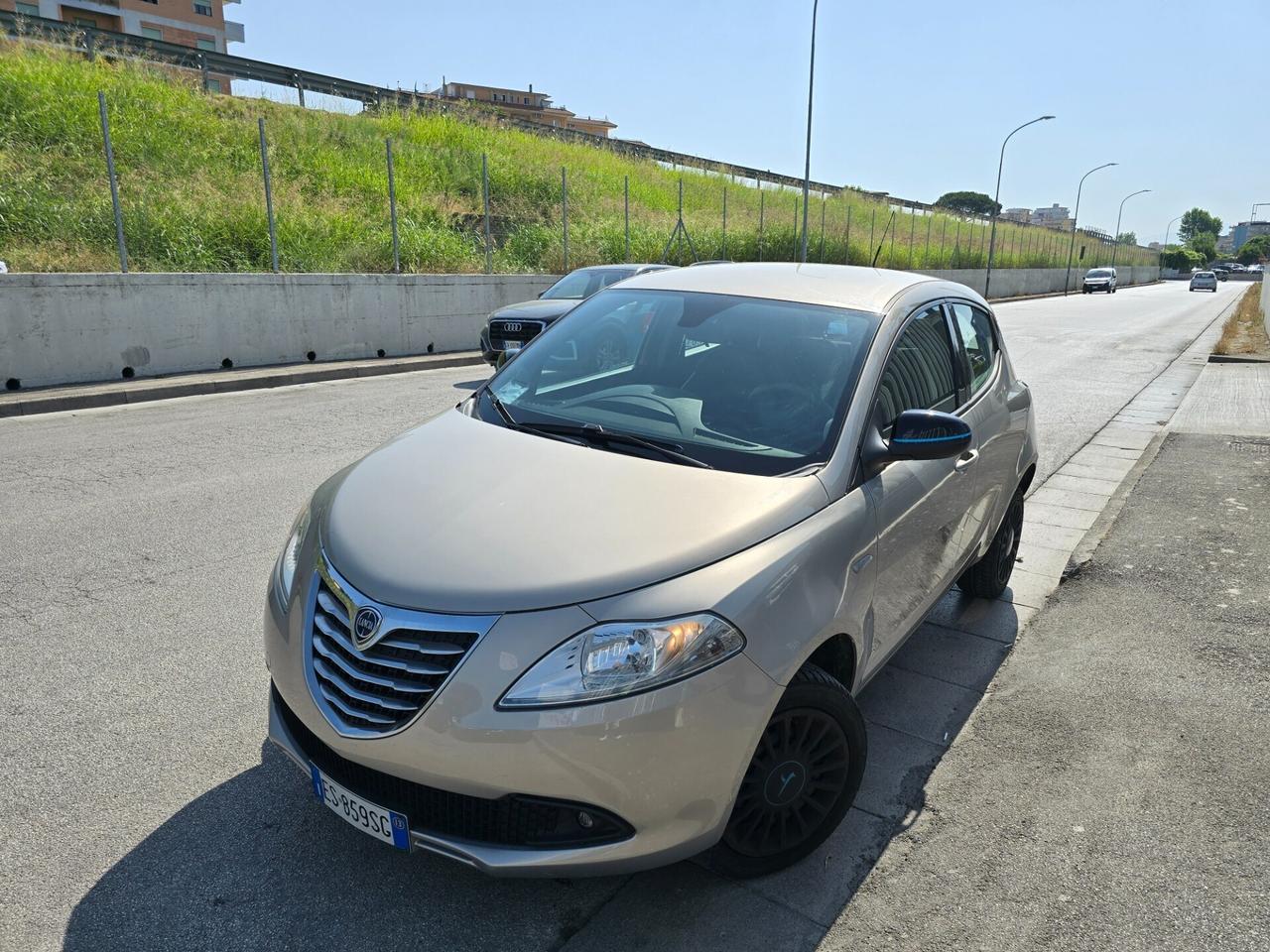 Lancia Ypsilon 0.9 TwinAir 85 CV 5 porte Metano Ec