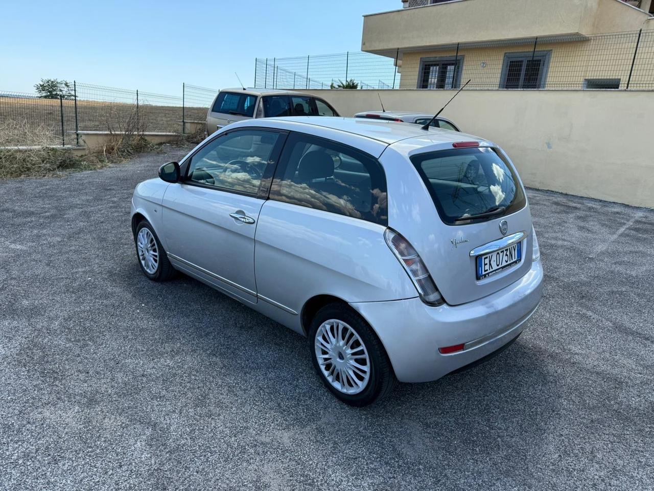 Lancia Ypsilon 1.2 69 CV Unyca
