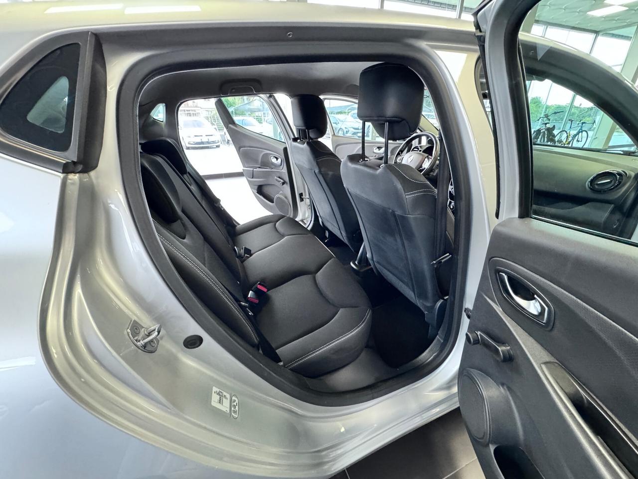 Renault Clio 1.2 75 CV 5 porte Duel