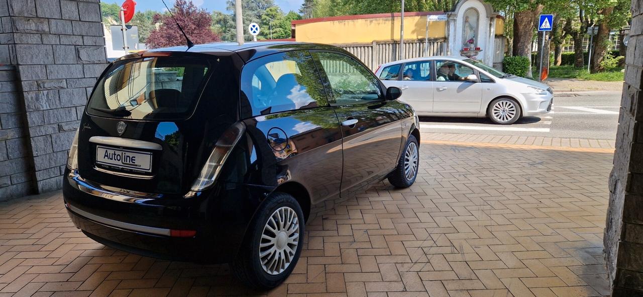 Lancia Ypsilon 1.3 MJT 75 CV Oro