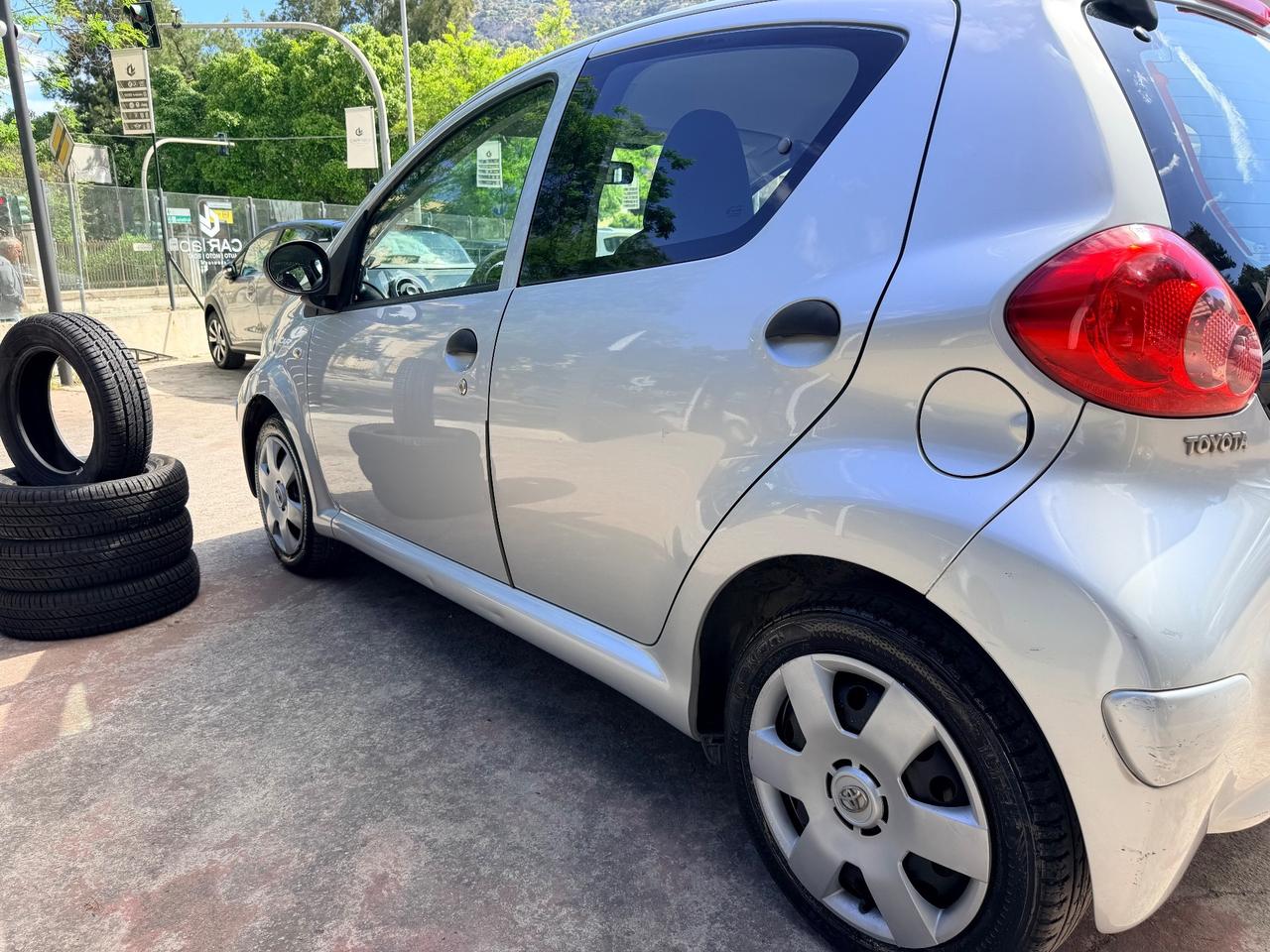 Toyota Aygo 1.0 12V VVT-i 5porte TRENO GOMME OMAGGIO!!
