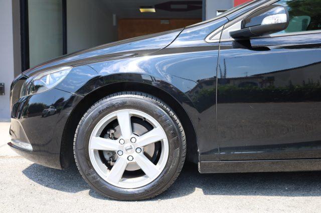 VOLVO V40 D2 2.0d UniPropietario Tagliandata per NEOPATENTAT