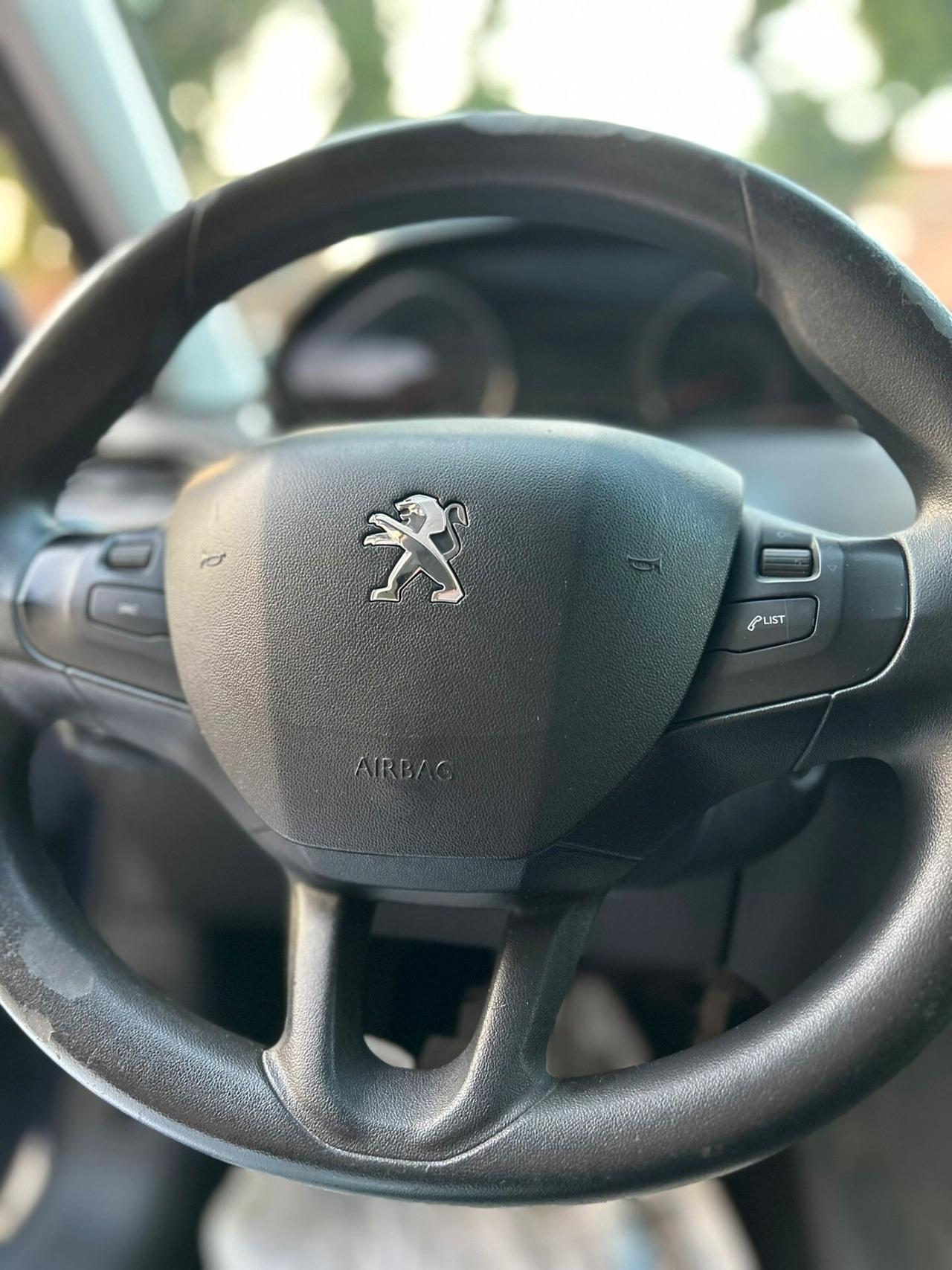 Peugeot 208 1.4 HDi 68 CV 5 porte Allure