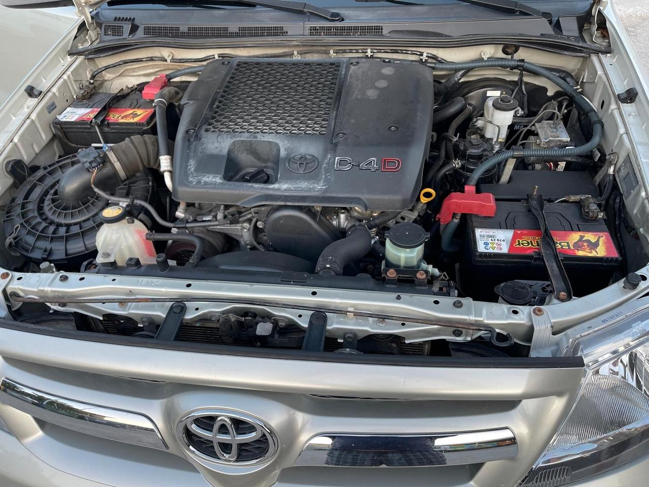 Toyota Hilux 2.5 D-4D 4WD 2p. Extra Cab SR 4x4