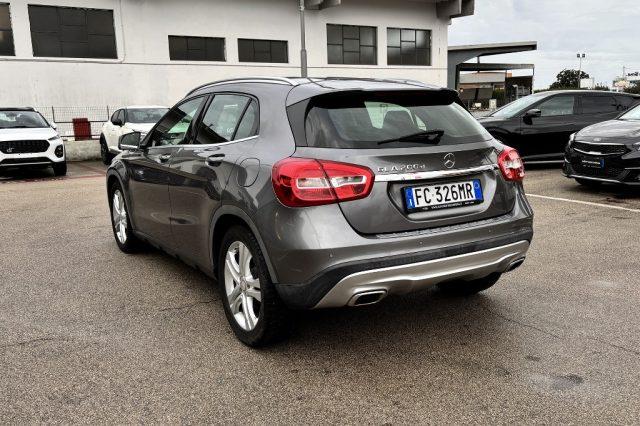 MERCEDES-BENZ GLA 200 d Automatic 4Matic Sport