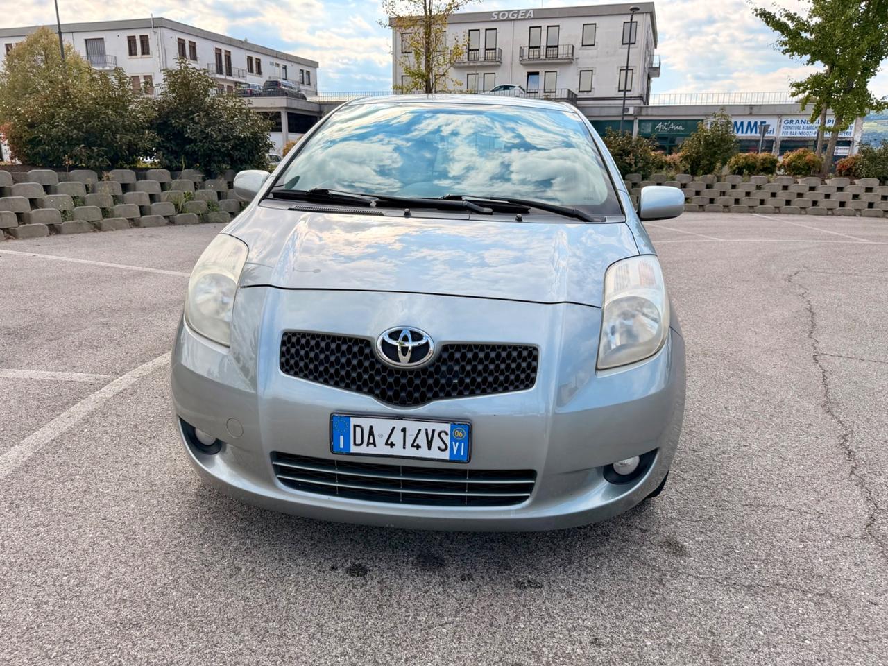 Toyota Yaris 1.3 5 p NAVI 2A SERIE