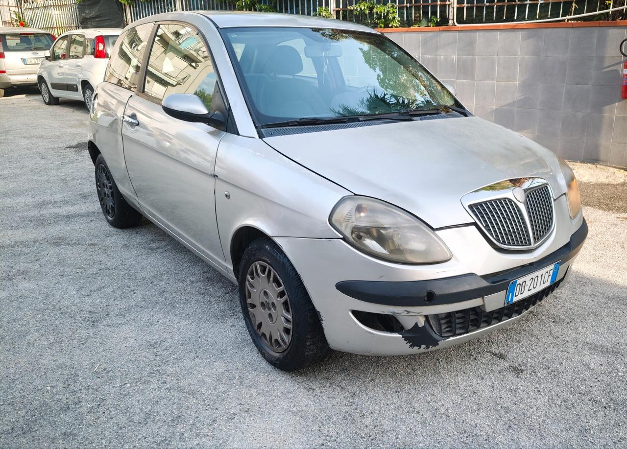 Lancia Ypsilon 1.3 MJT 75 CV Oro Bianco