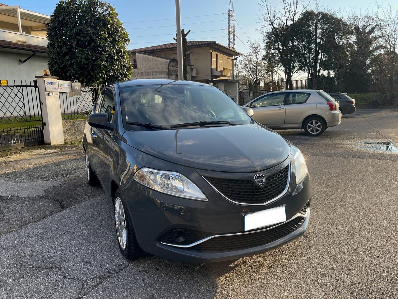 Lancia Ypsilon 1.2 69 CV 5 porte Platinum per Neopatentati 2016