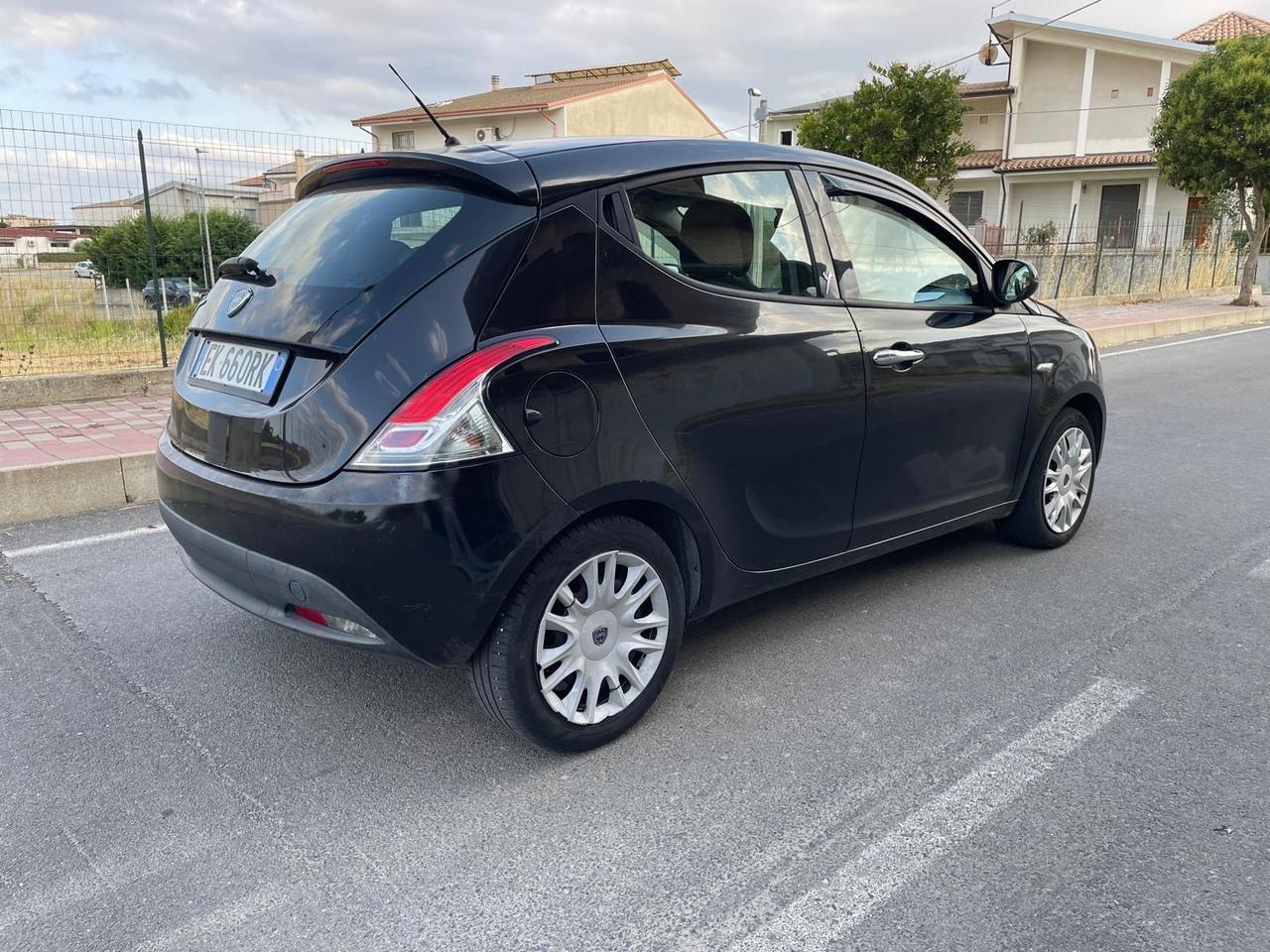 Lancia Ypsilon 1.3 MJT 16V 95 CV 5 porte S&S Silver