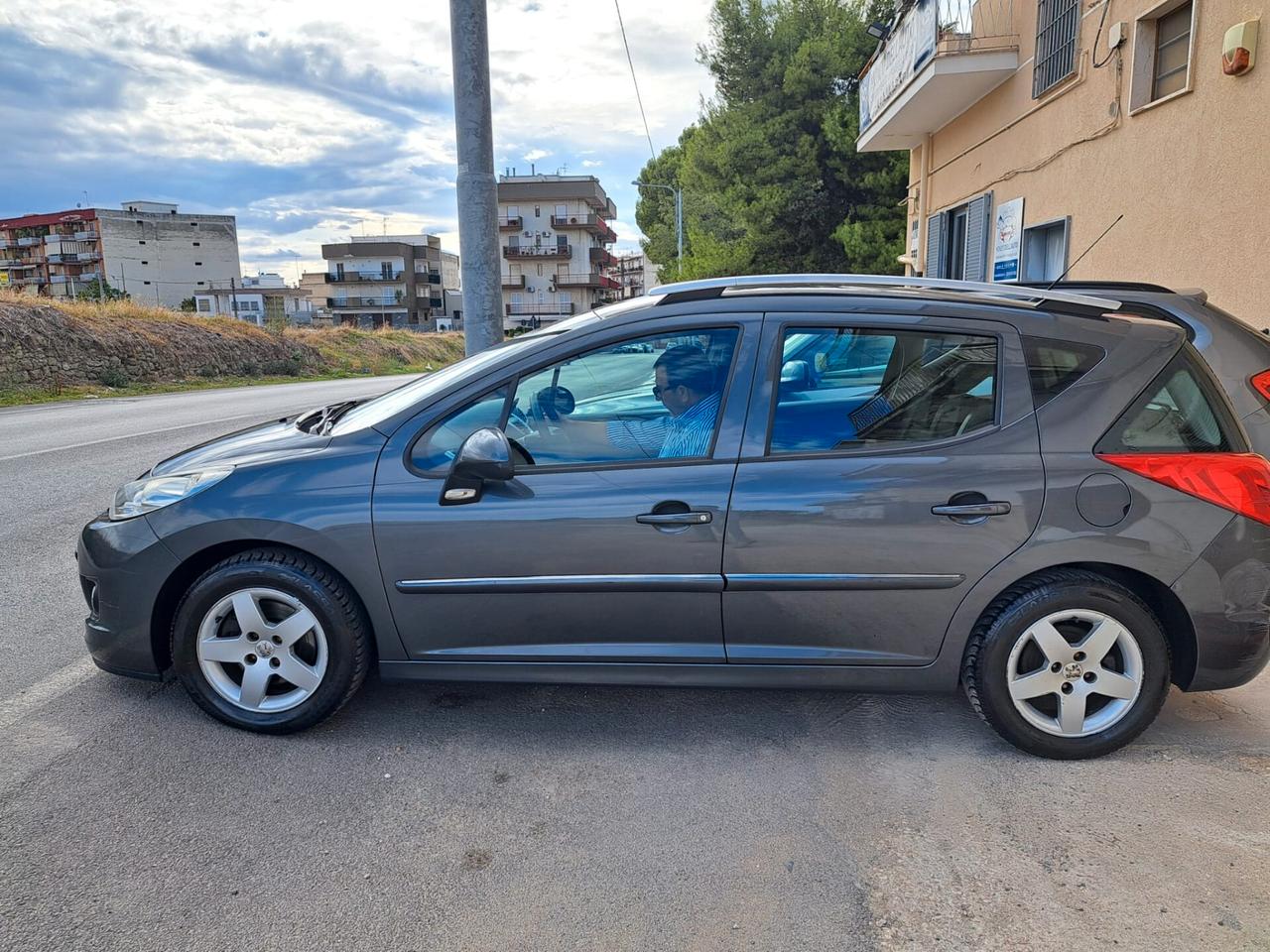 Peugeot 207 1.6 8V HDi 93CV SW X LINE