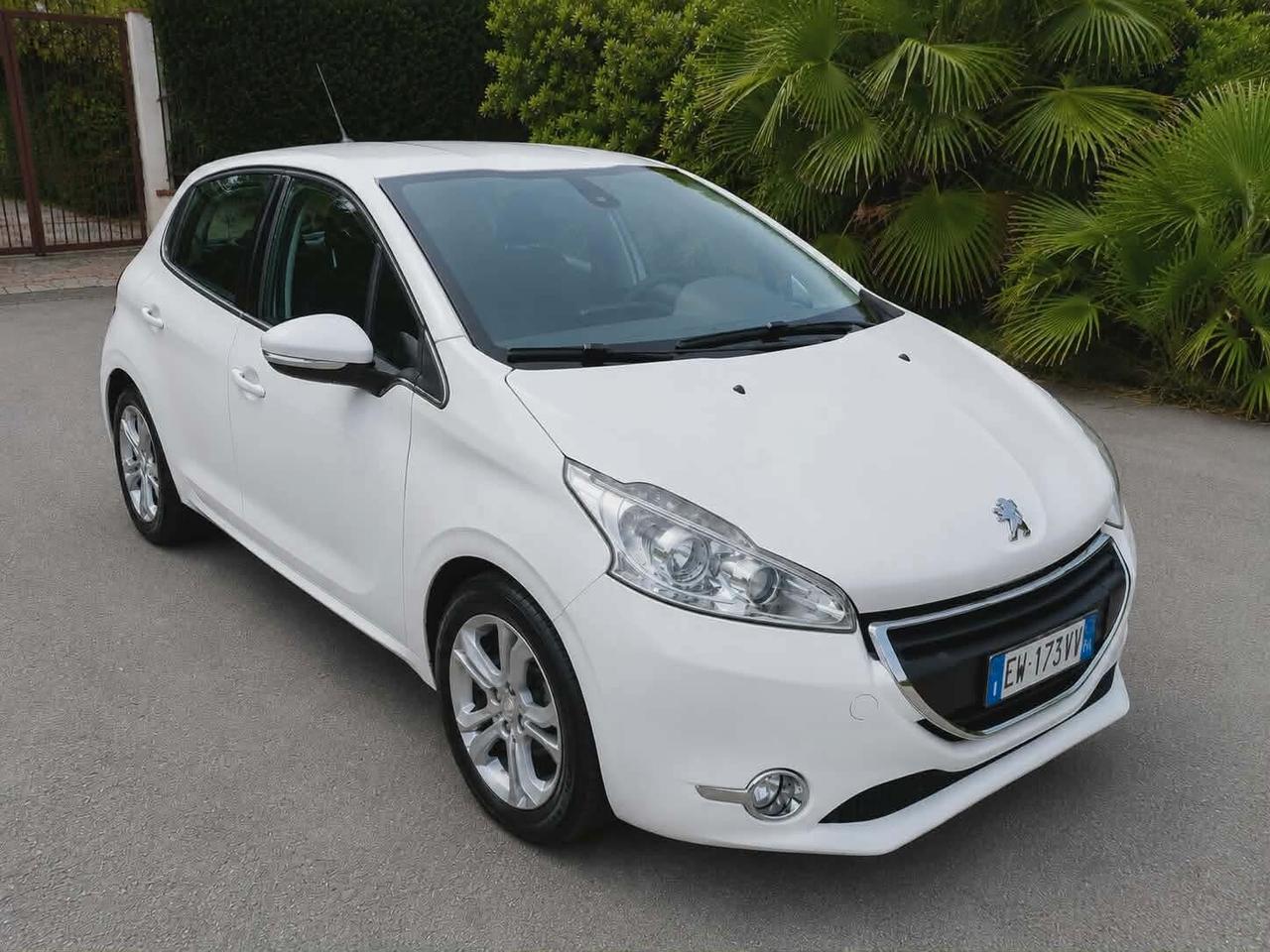 Peugeot 208 1.2 Benzina Allure – PARI AL NUOVO