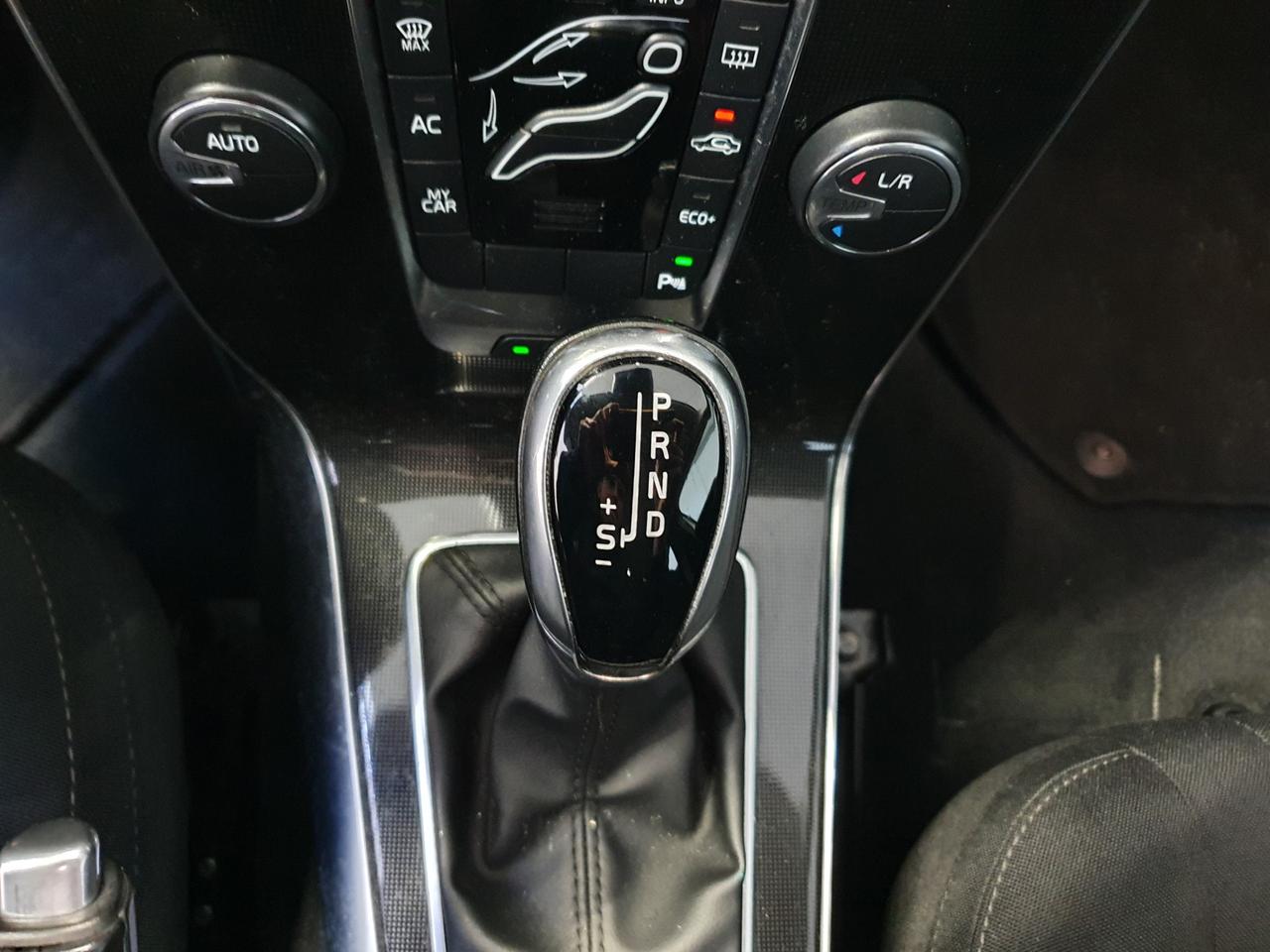 VOLVO V40 (2012-2020) - V40 D2 Geartronic Business