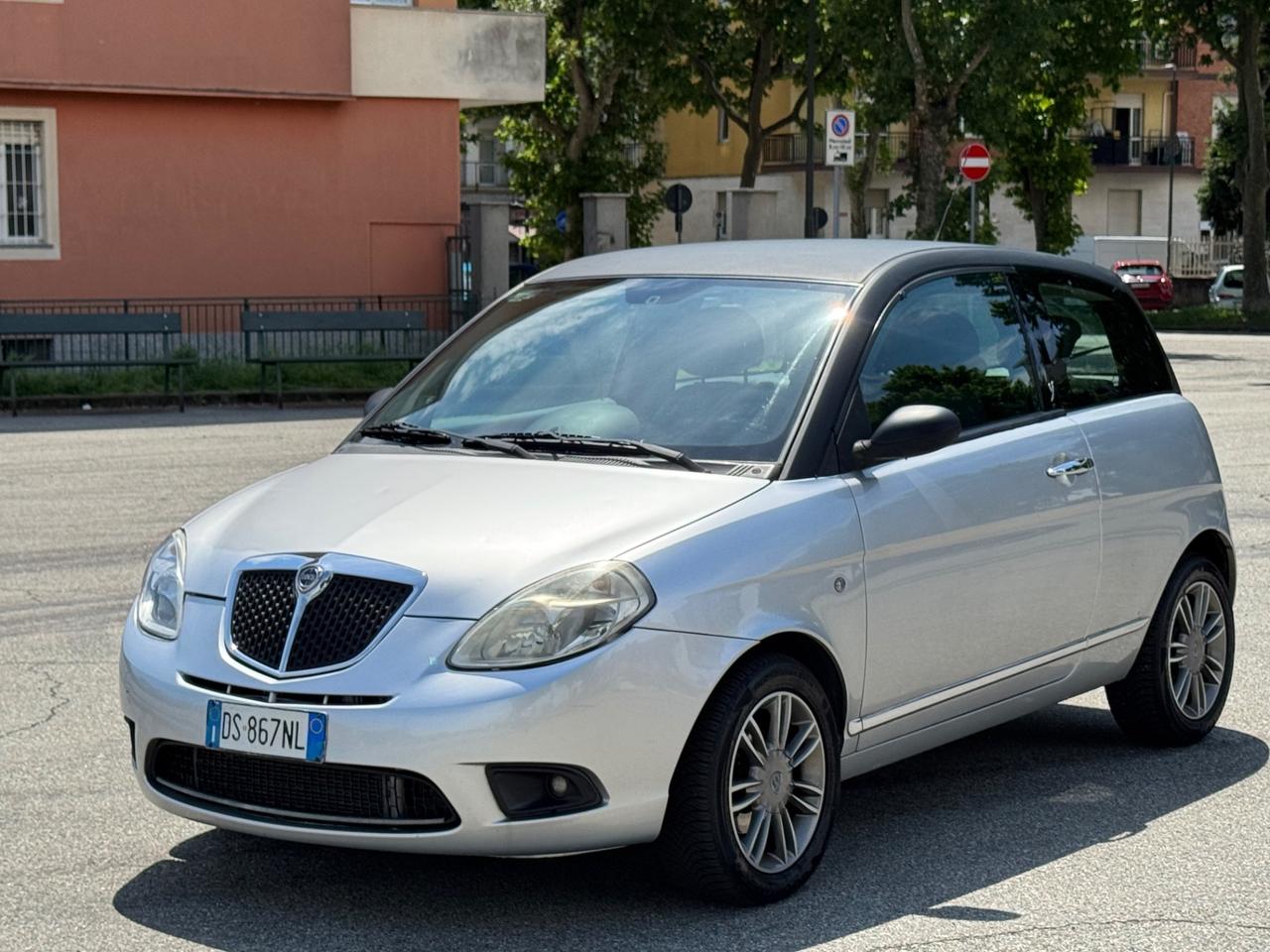 Lancia Ypsilon 1.3 MJT 75 CV Oro