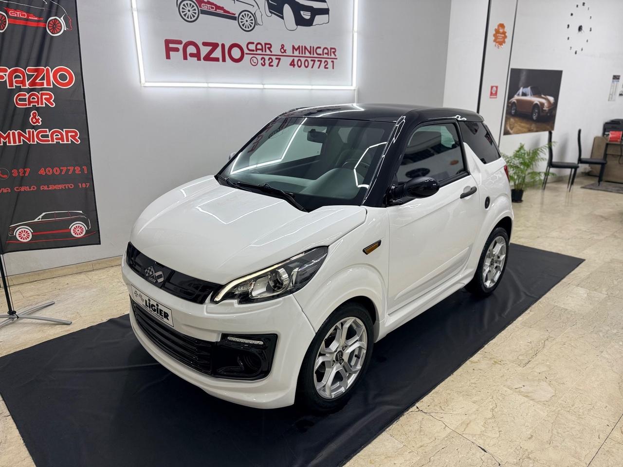 Ligier JS 50 Black & White