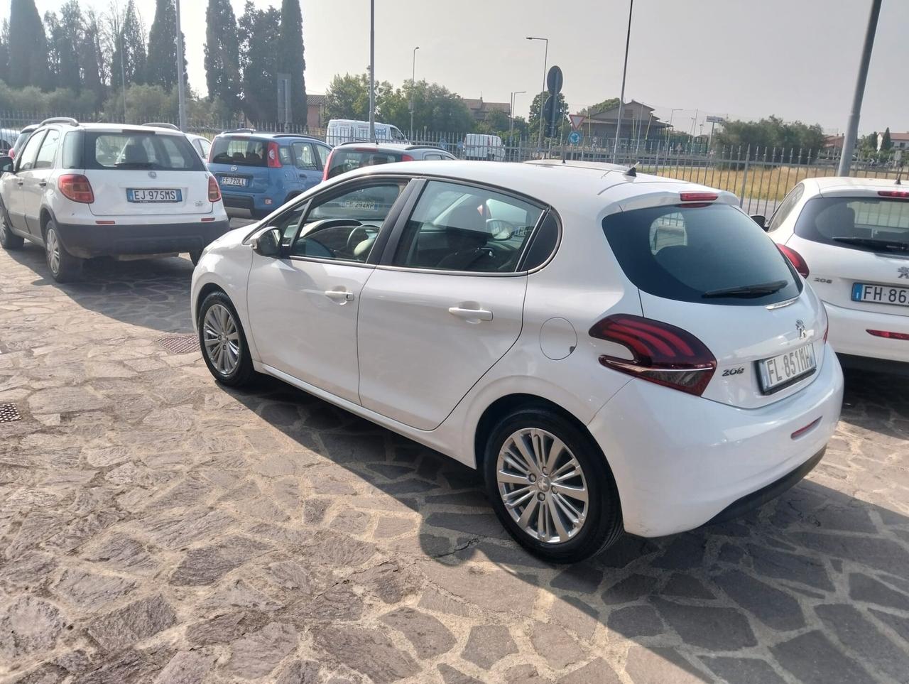 Peugeot 208 PureTech 82 5 porte Allure