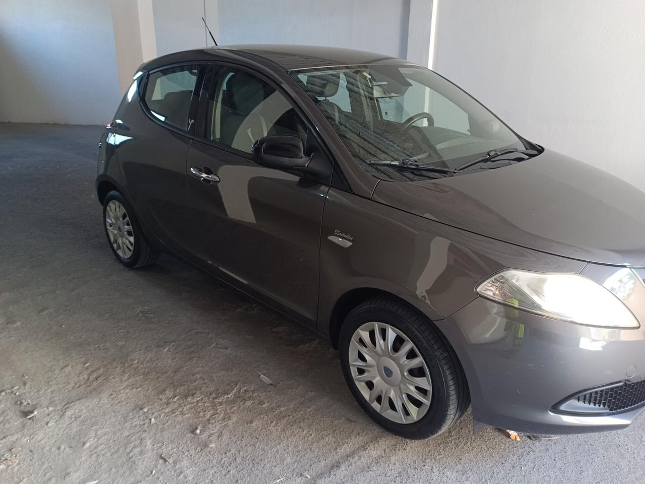 Lancia Ypsilon 1.2 69 CV Unyca