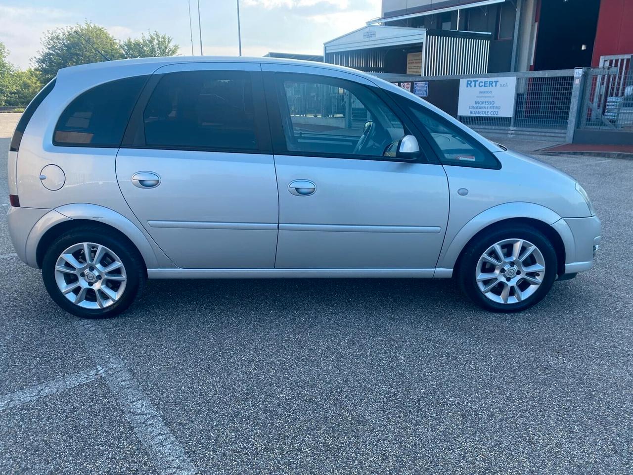 Opel Meriva 1.6 16V Cosmo ADATTA AI NEOPTATENTATI UNICO PROPRIETARIO