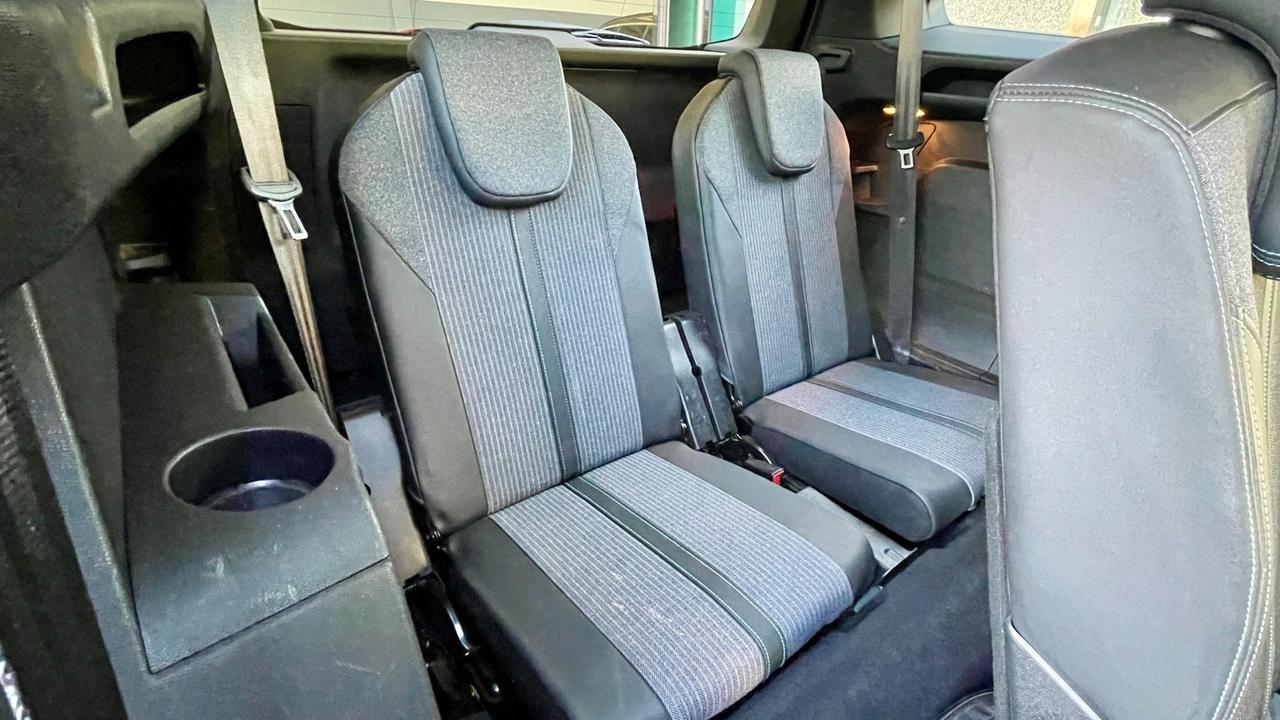 PEUGEOT 5008 1.5 ALLURE 131CV - SETTE POSTI, FULL LED, NEOPATENTATI