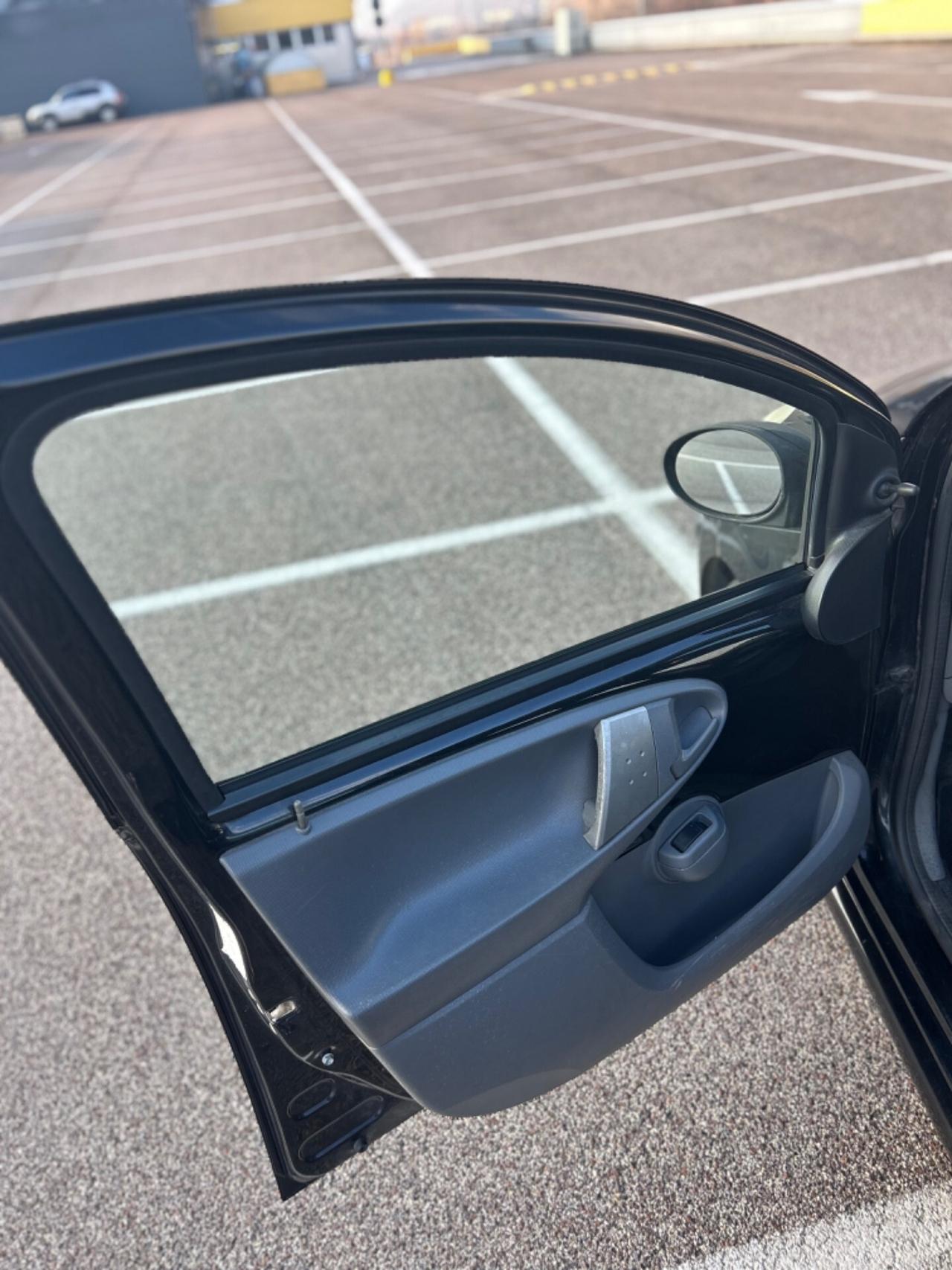 Toyota Aygo 1.0 12V VVT-i 5 porte Neopatentati