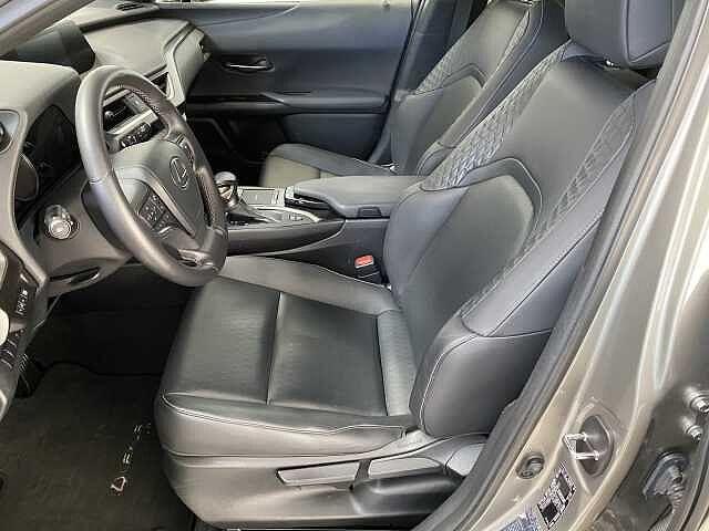 Lexus UX Hybrid Midnight